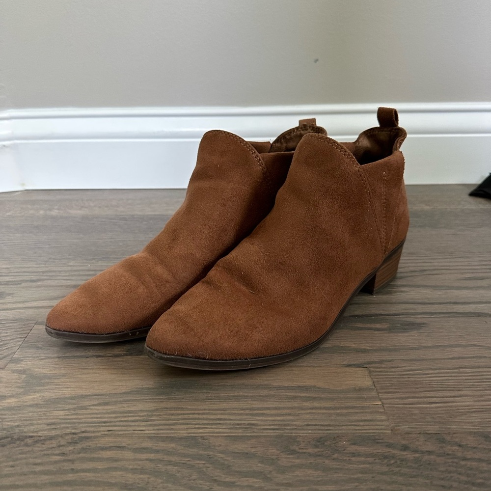 American eagle suede booties
